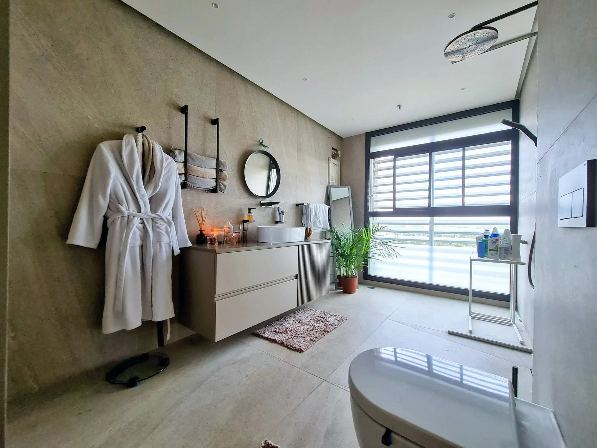 Lagoon Apartment