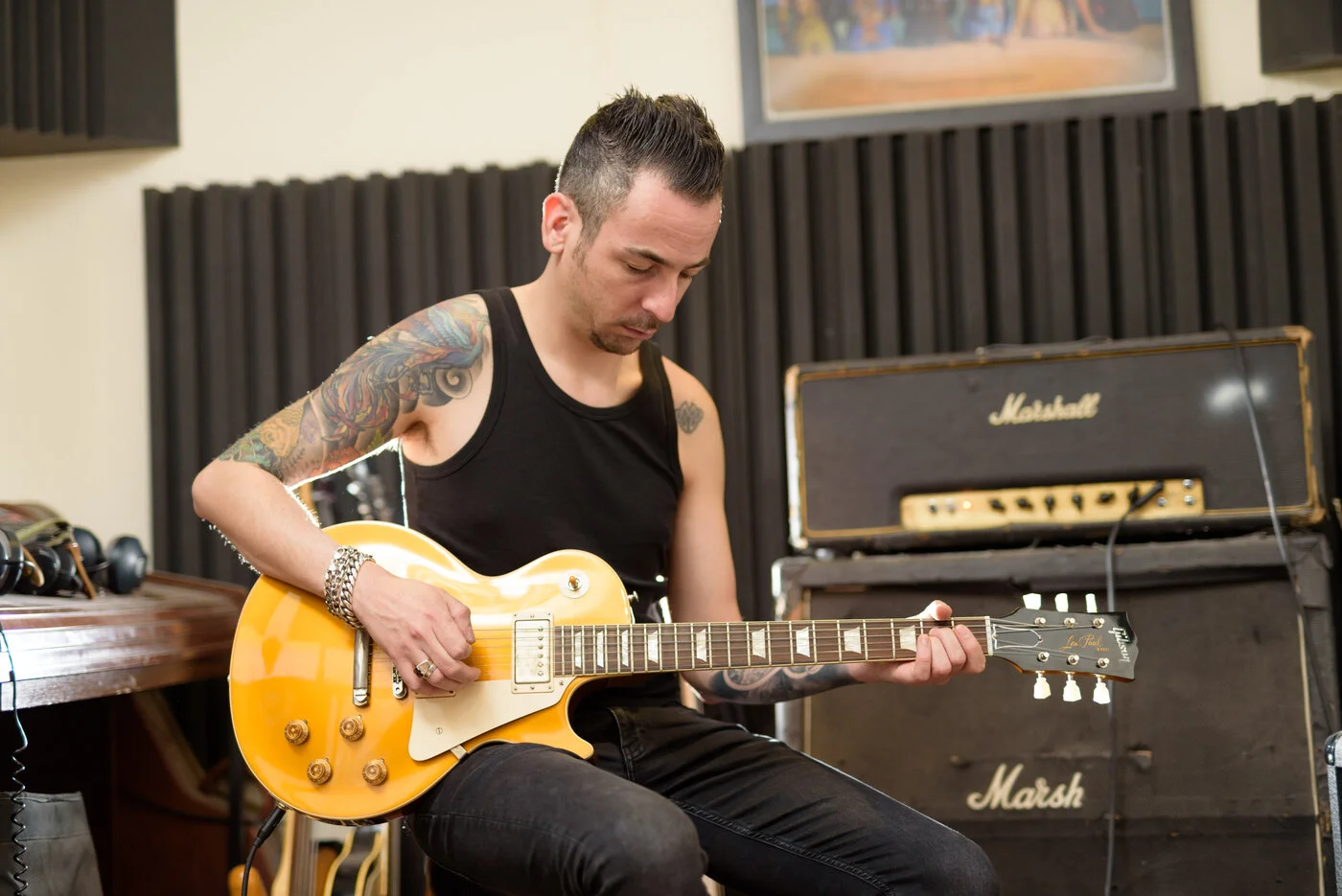 הקלטות אולפן עם גיטריסט סשנים מנוסה